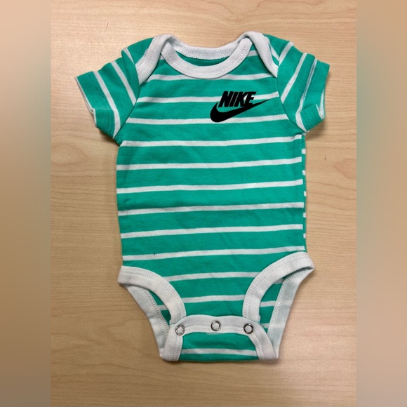 👶 Nike & Jordan Baby Onesie Bundle – 5 Pieces – Unisex 👶 - Picture 2 of 11
